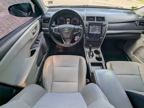 Used 2016 Toyota Camry SE image 6