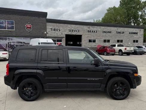 Used 2013 Jeep Patriot Latitude w/ Altitude Pkg AWD/4WD image 8