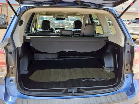 Used 2017 Subaru Forester 2.5i Touring AWD/4WD image 7