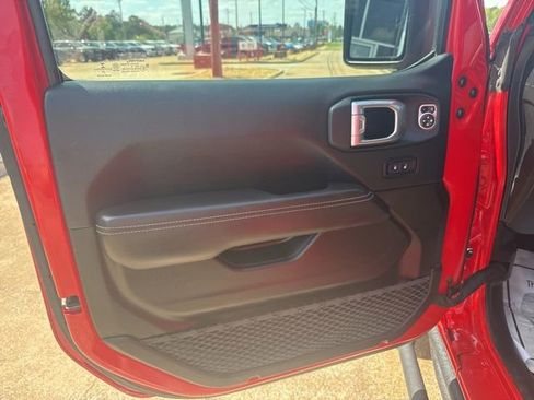 Used 2021 Jeep Gladiator Rubicon AWD/4WD image 9