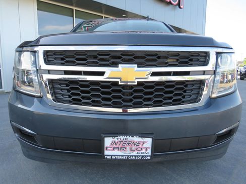 Used 2020 Chevrolet Suburban LT image 2