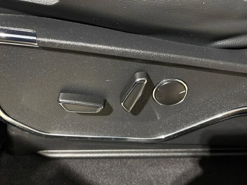 Used 2023 Ford F150 Lariat w/ Equipment Group 502A High image 19