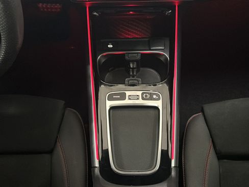 Used 2025 Mercedes-Benz GLA 250 image 24