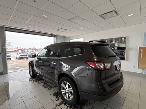 Used 2016 Chevrolet Traverse LT image 3
