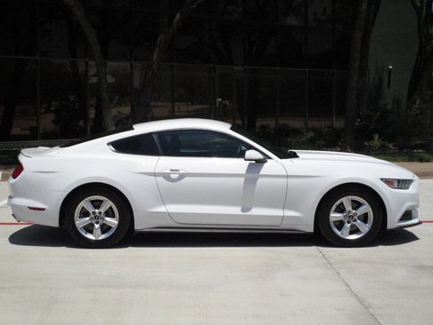 Used 2015 Ford Mustang Coupe RWD image 3