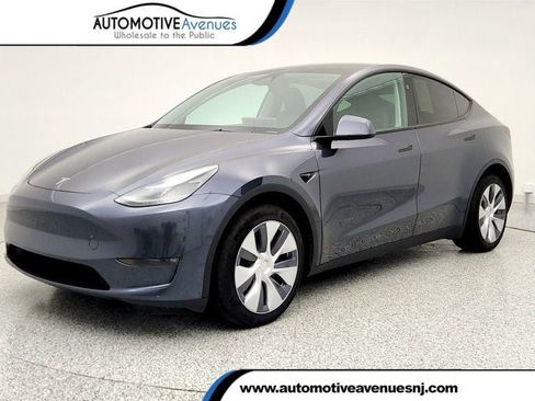 Used 2023 Tesla Model Y AWD image 1
