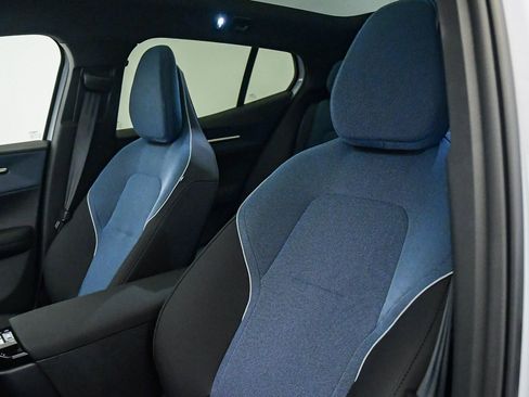 New 2026 Volvo EX30 Plus w/ Protection Package Premier image 18