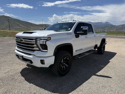 Used 2024 Chevrolet Silverado 3500 High Country w/ High Country Premium Package AWD/4WD image 3