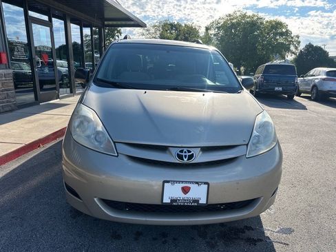Used 2009 Toyota Sienna LE FWD image 7