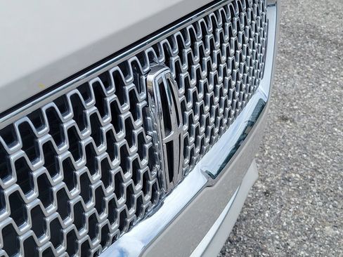 Used 2020 Lincoln MKZ FWD image 7