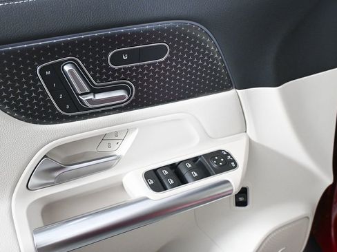 New 2026 Mercedes-Benz GLA 250 GLA 250 image 8