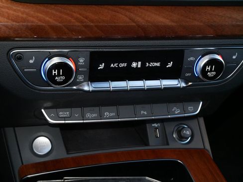 Used 2023 Audi Q5 Premium w/ Convenience Package image 24