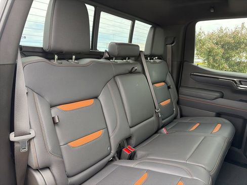 Used 2025 GMC Sierra 1500 AT4 w/ AT4 Premium Package AWD/4WD image 44