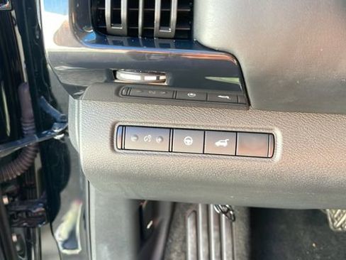 Used 2025 Nissan Pathfinder SV image 13