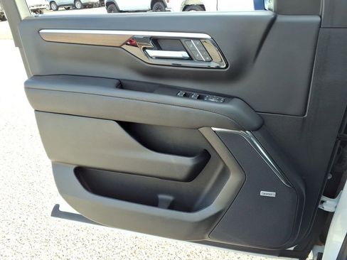 Used 2025 Chevrolet Tahoe High Country image 33