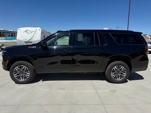 Used 2025 Chevrolet Suburban Z71 AWD/4WD image 6