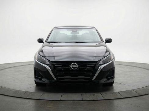 Used 2025 Nissan Altima 2.5 SV image 2