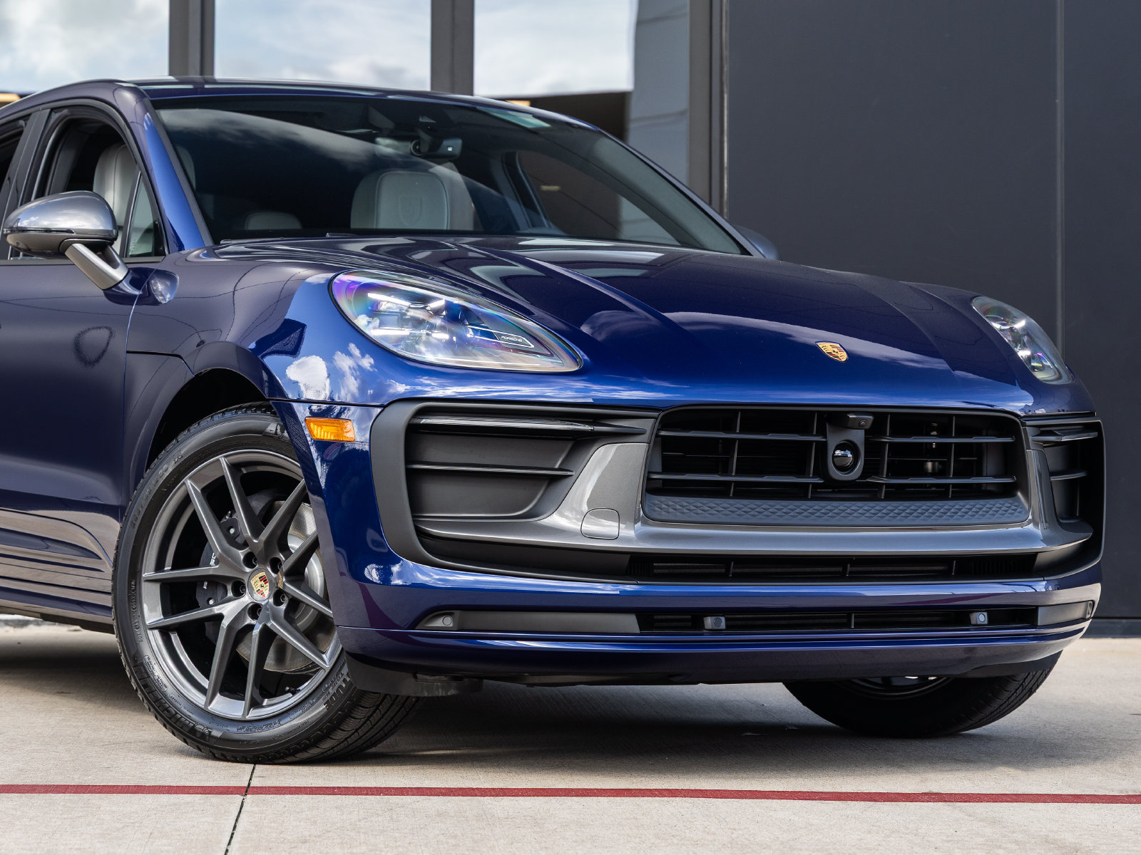 Certified 2026 Porsche Macan Turbo AWD/4WD image 9