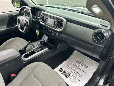 Used 2019 Toyota Tacoma SR5 AWD/4WD image 29
