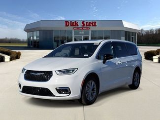 New 2026 Chrysler Pacifica Limited w/ Trailer Tow Group video 2