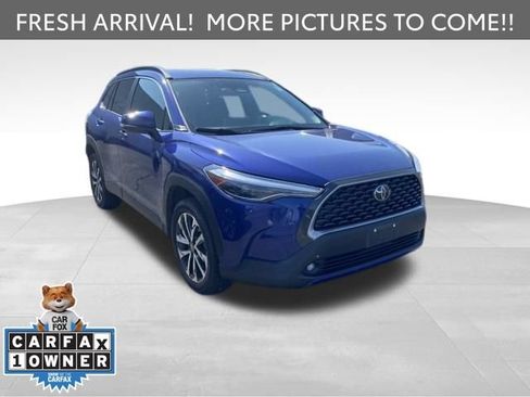 Used 2023 Toyota Corolla Cross XLE w/ Convenience Package AWD/4WD image 3