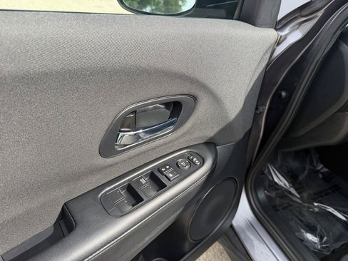 Used 2022 Honda HR-V LX image 10