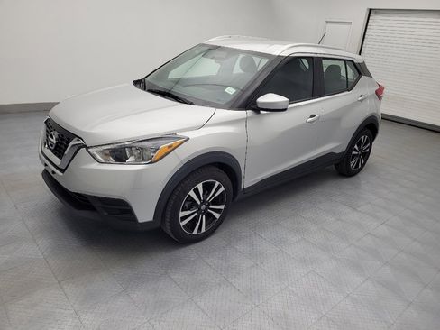 Used 2019 Nissan Kicks SV image 2