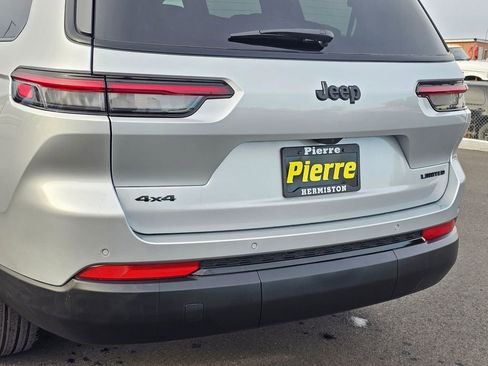 New 2025 Jeep Grand Cherokee L Limited w/ Black Appearance Package AWD/4WD image 7