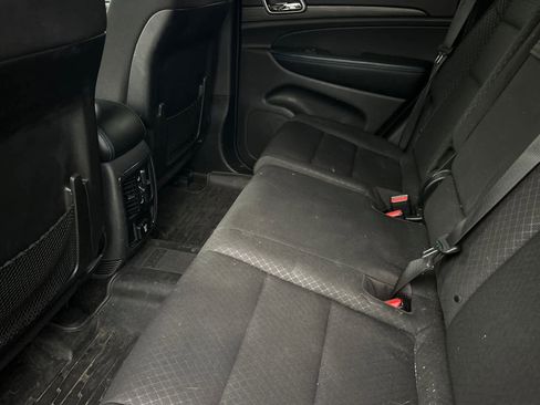 Used 2019 Jeep Grand Cherokee Laredo image 5