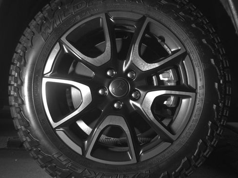 Used 2025 Jeep Compass Trailhawk image 13