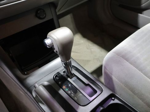 Used 2005 Toyota Camry LE FWD image 24
