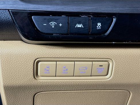 Certified 2024 Kia Carnival EX image 10