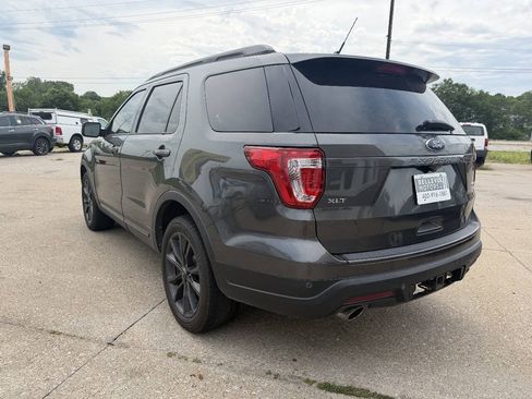 Used 2019 Ford Explorer XLT w/ Equipment Group 202A AWD/4WD image 4