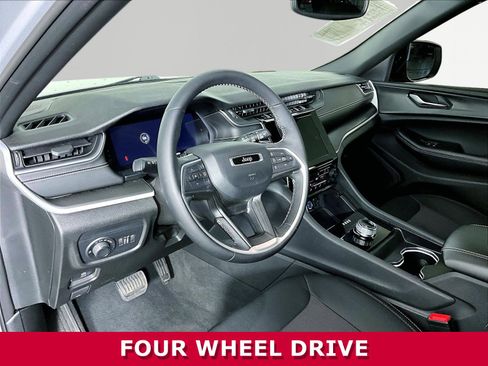 Used 2024 Jeep Grand Cherokee Laredo w/ Luxury Tech Group I AWD/4WD image 16