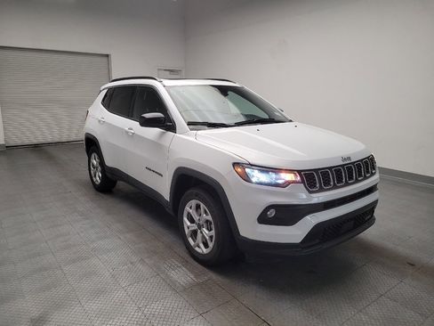 Used 2025 Jeep Compass Latitude w/ Sun & Sound Group AWD/4WD image 13