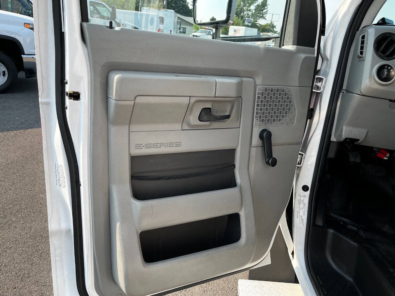 Used 2016 Ford E-450 and Econoline 450 Super Duty w/ Shuttle Bus Prep Package RWD image 9