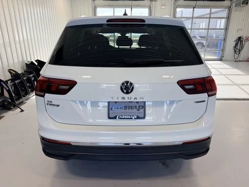 Used 2024 Volkswagen Tiguan SE AWD/4WD image 4