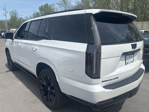 Used 2025 Cadillac Escalade Sport Platinum w/ LPO, Floor Liner Package AWD/4WD image 11