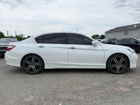 Used 2016 Honda Accord Touring image 7