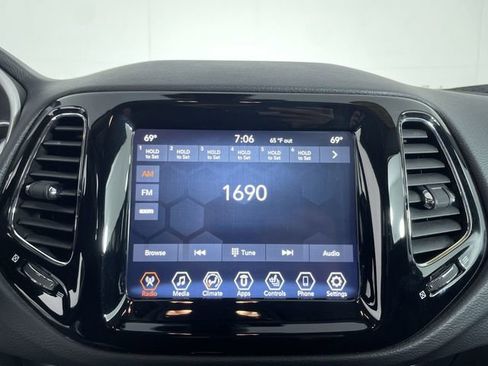 Used 2021 Jeep Compass Limited image 22