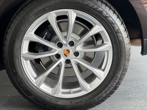 Certified 2022 Porsche Macan AWD/4WD image 31
