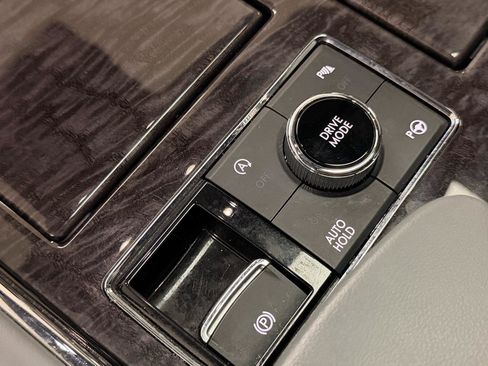 Used 2018 Lincoln Navigator Reserve w/ Technology Package AWD/4WD image 23
