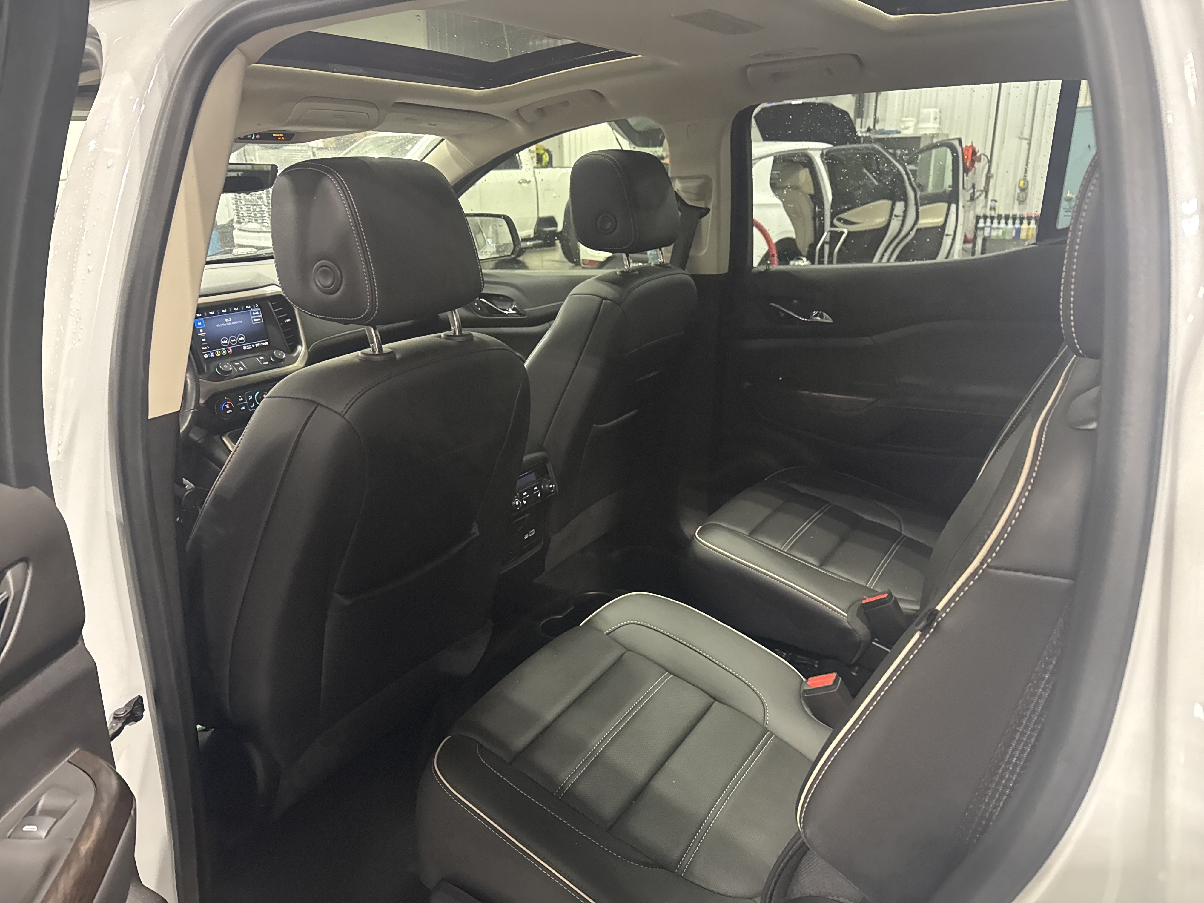 Used 2022 GMC Acadia Denali w/ GMC Pro Grade Package AWD/4WD image 8