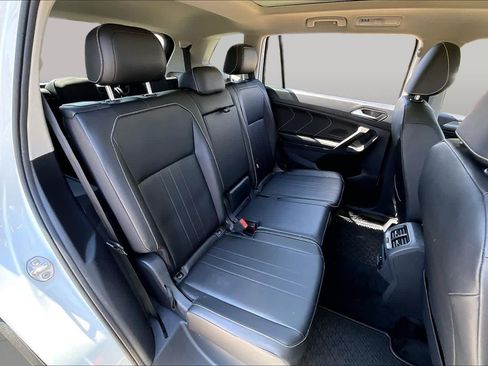 Used 2022 Volkswagen Tiguan SE FWD image 14