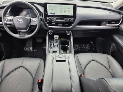 Used 2025 Toyota Grand Highlander Platinum image 8