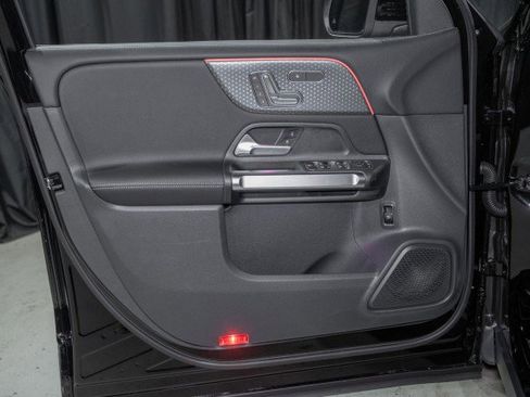 New 2025 Mercedes-Benz GLB 250 4MATIC image 9