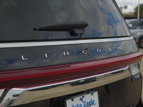Used 2024 Lincoln Navigator Reserve AWD/4WD image 8