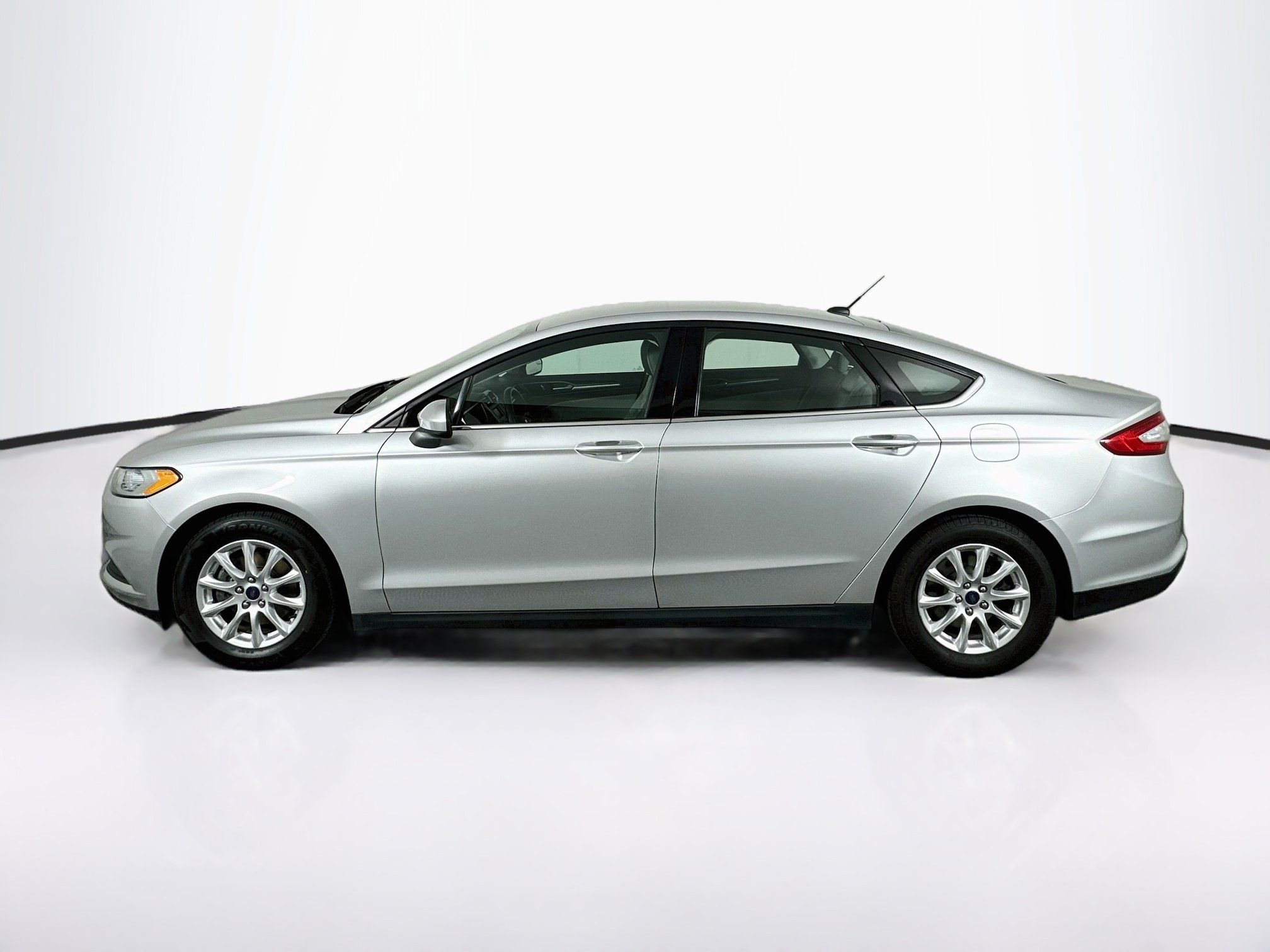 Used 2016 Ford Fusion S FWD image 4
