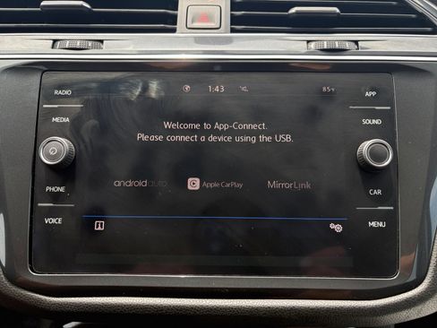 Used 2020 Volkswagen Tiguan SE w/ Panoramic Sunroof Package FWD image 14