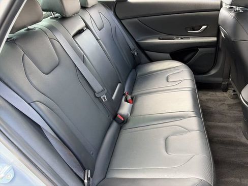 Used 2023 Hyundai Elantra Limited w/ Preferred Accessory Package FWD image 13